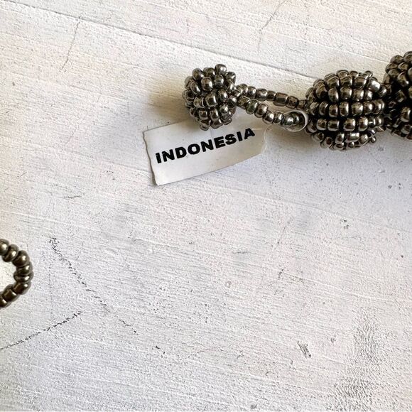 Black and grey seed beaded twisted Indonesian necklace - Picture 7 of 10